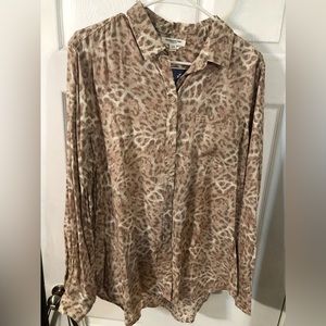 Women’s button up blouse